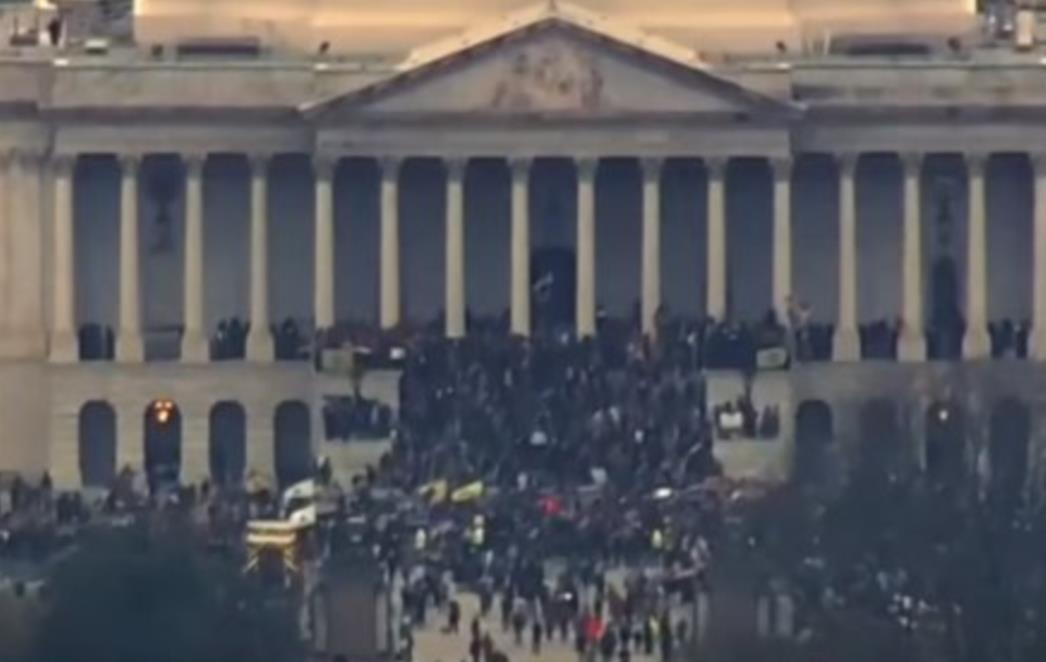 Četvero mrtvih nakon upada Trumpove rulje u Kongres