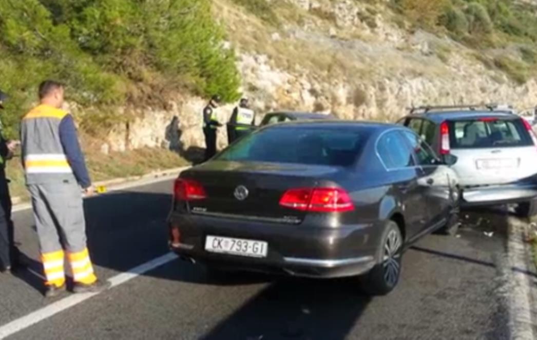 PROMETNA NESREĆA KOD SKRETANJA ZA BOSANKU: Sudarila se tri automobila, ima ozlijeđenih!