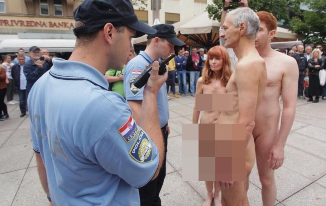 Skupina golih ljudi usred grada: Nisu se odupirali policiji (FOTO)