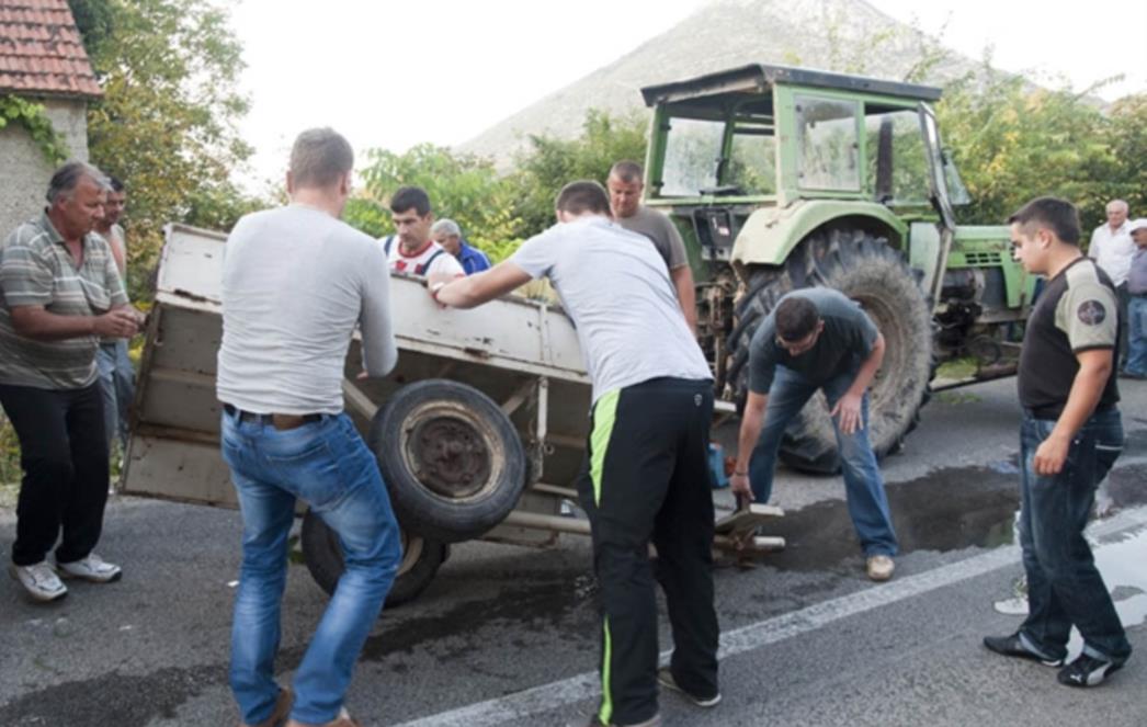 ZAVRŠEN POLICIJSKI OČEVID: Vozač traktora skrivio je nesreću u kojoj je poginula žena (62)