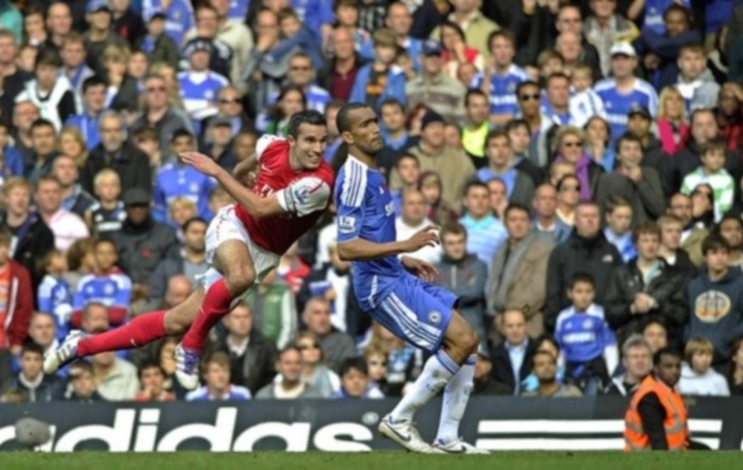 Arsenal petardom srušio Chelsea, hat-trick Van Persieja (VIDEO)