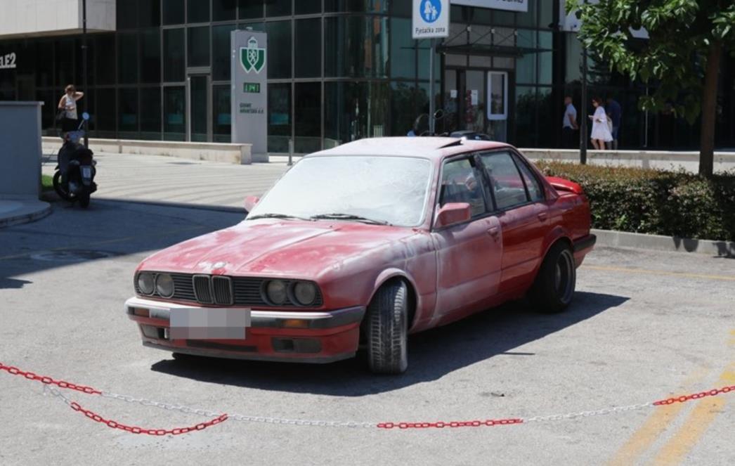 GORIO AUTOMOBIL U LUKOILU! Požar su gasili djelatnici pumpe, na teren izišla tri vatrogasna vozila (FOTO)
