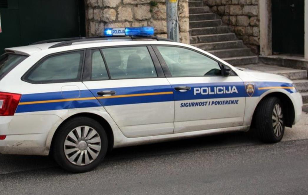 PROMETNA NESREĆA U RIJECI DUBROVAČKOJ: U Komolcu se sudarila tri vozila!
