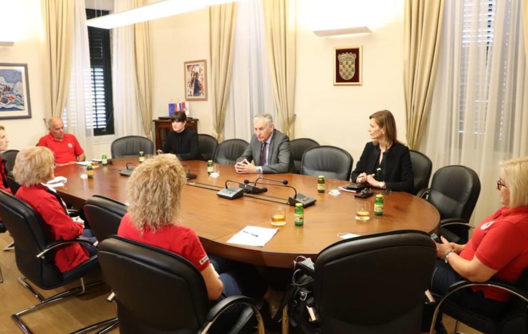 Župan Dobroslavić sa zamjenicom Marević i pročelnicom Dadić primio predstavnike Crvenog križa s područja Dubrovačko-neretvanske županije (FOTO)
