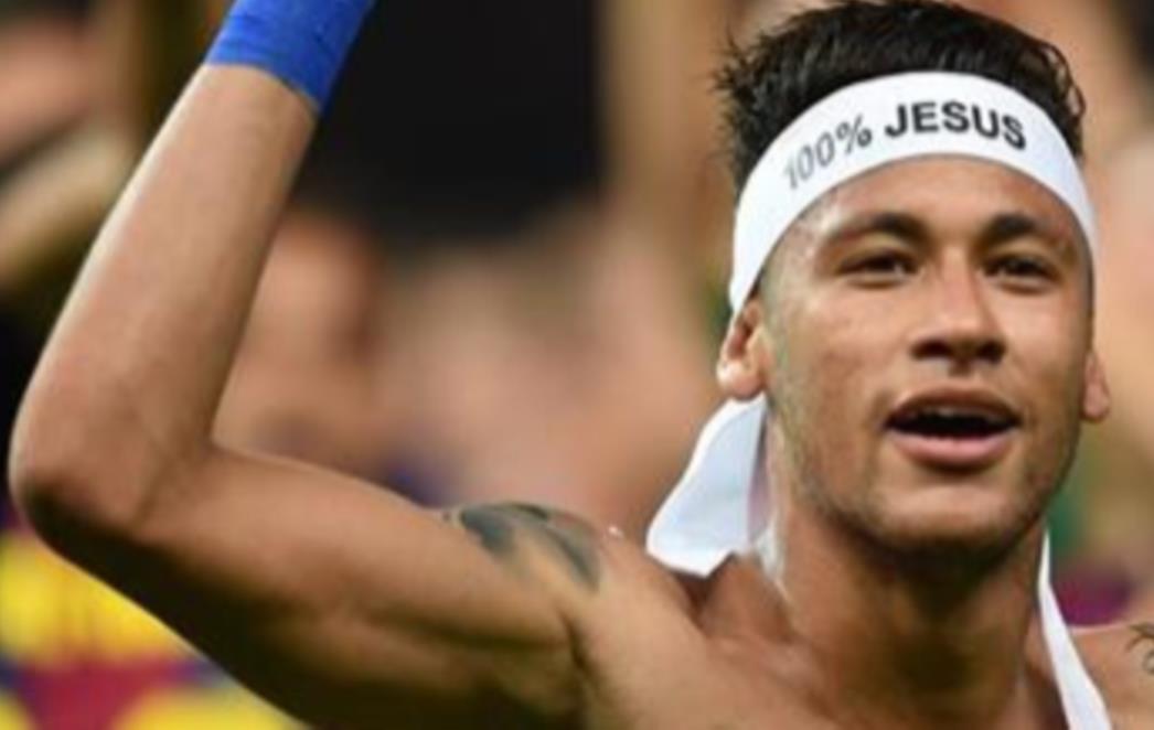  Neymar slavio pobjedu s trakom na glavi na kojoj je pisalo 100% Isus