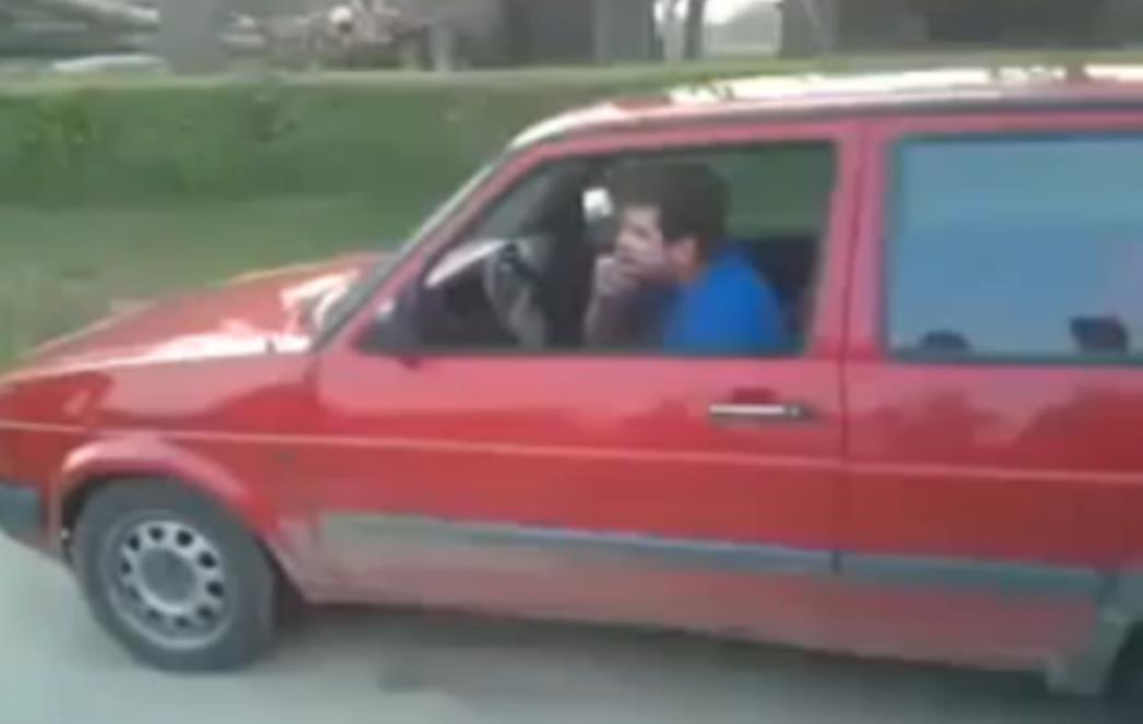 VIDEO KOJI ĆE VAS NASMIJATI DO SUZA:  Je li jači golf ili Bosanac?