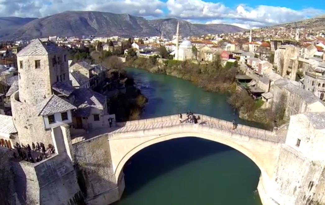 TRAGEDIJA U MOSTARU: Mladi student upao u hladnu Neretvu, što se dogodilo nakon toga ne zna se!