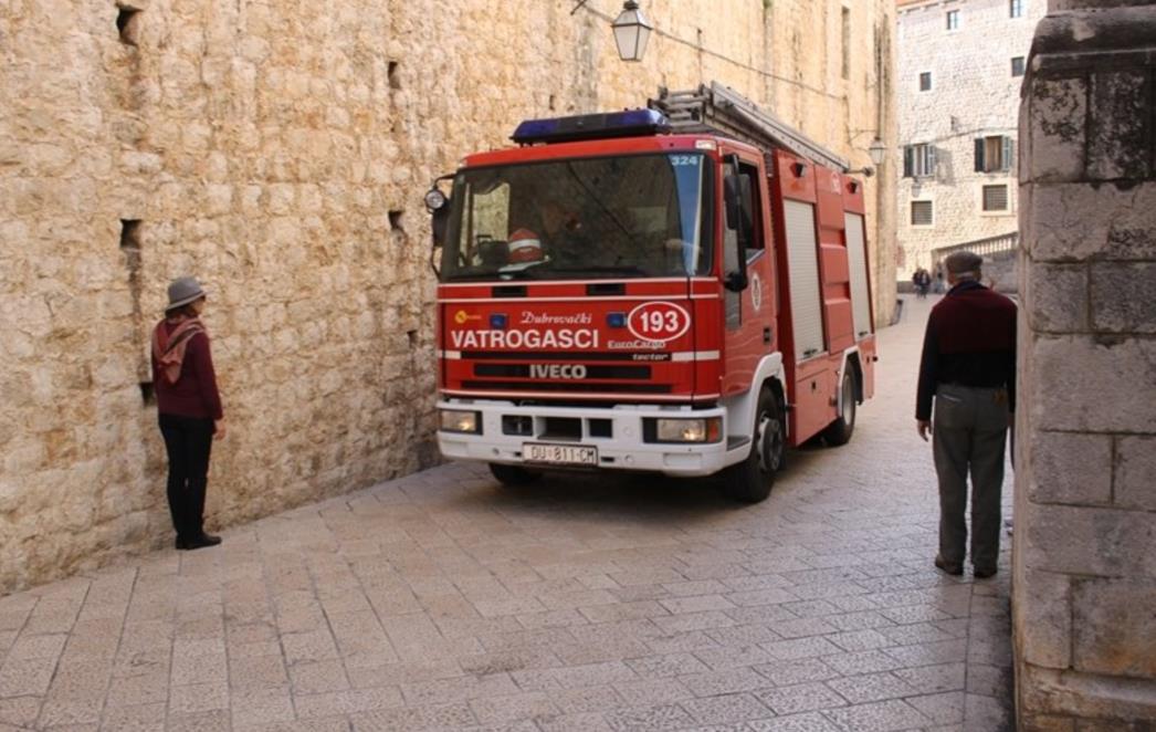 Sinoć izbio požar u Širokoj ulici
