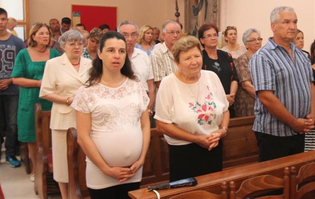 MNOŠTVO VJERNIKA U POSTRANJU: Biskup Uzinić blagoslovio Gospin kip /FOTOGALERIJA/