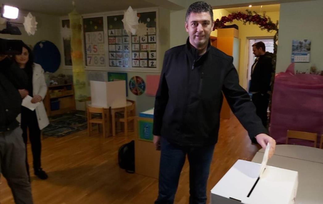 Gradonačelnik    Mato     Franković glasao     u Mokošici (FOTO)