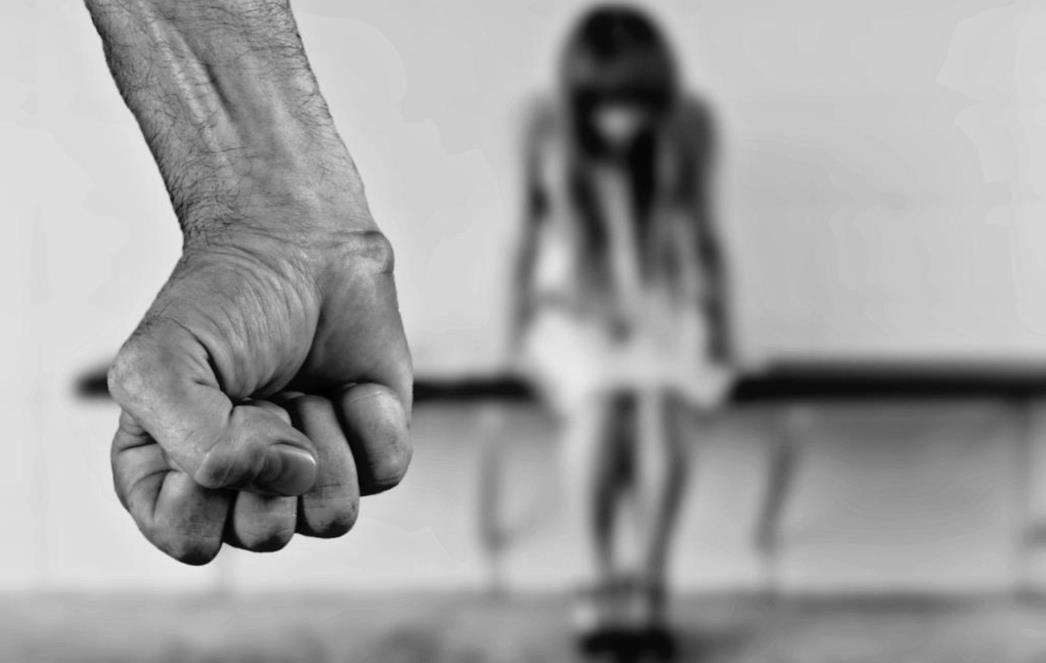 'Zaklat ću te, bit će krvi do koljena': Prijetio bivšoj supruzi i djevojčici od osam godina, dobio uvjetnu
