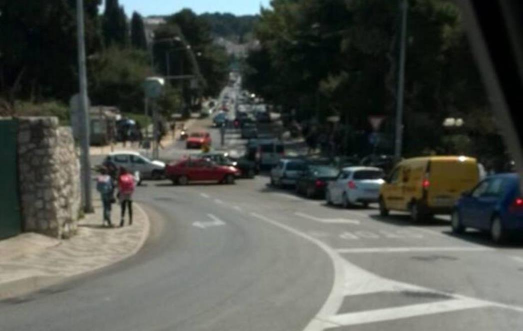 Vozači naoružajte se strpljenjem! Velika prometna  gužva u Lapadu