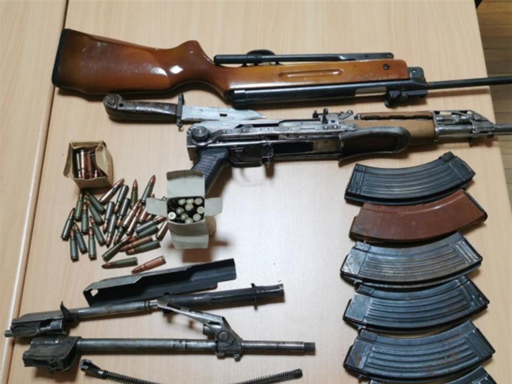 Na Zvekovici pronađena droga, automatske puške, bombe