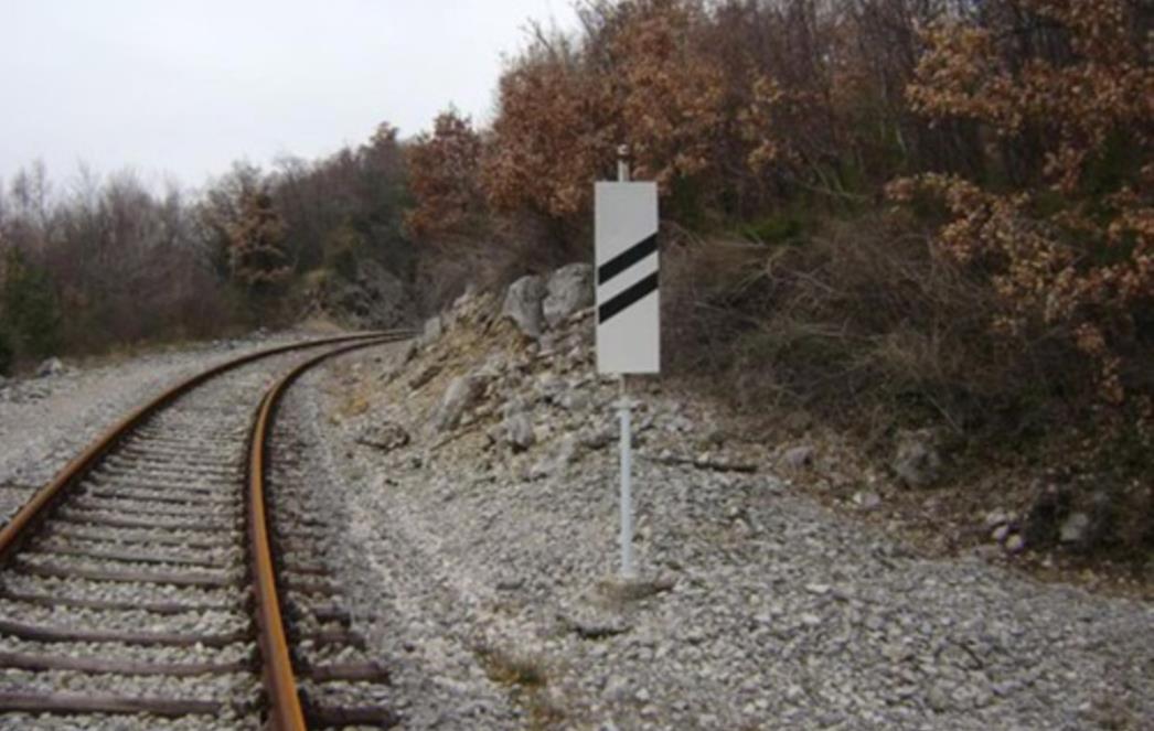 NESREĆA KOD MOSTARA! Teretni vlak naletio na odron i iskočio iz tračnica, troje ozlijeđenih, željeznički promet prema Pločama u prekidu!