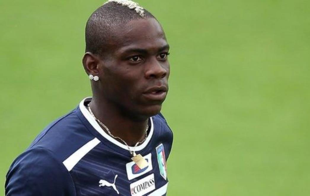 Ponovno na udaru: 'Navijači' Italije rasistički vrijeđali Balotellija (VIDEO)