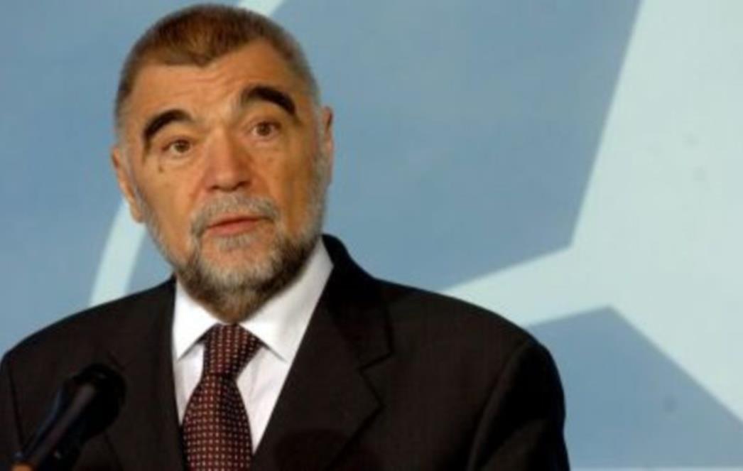 Mesić: 'Za zločine moraju odgovarati predstavnici vlasti koji su ih naredili'