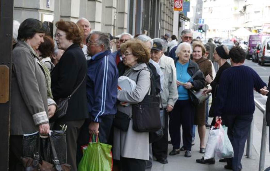  Redovi umirovljenika za besplatni pokaz su sramota državne i lokalne vlasti