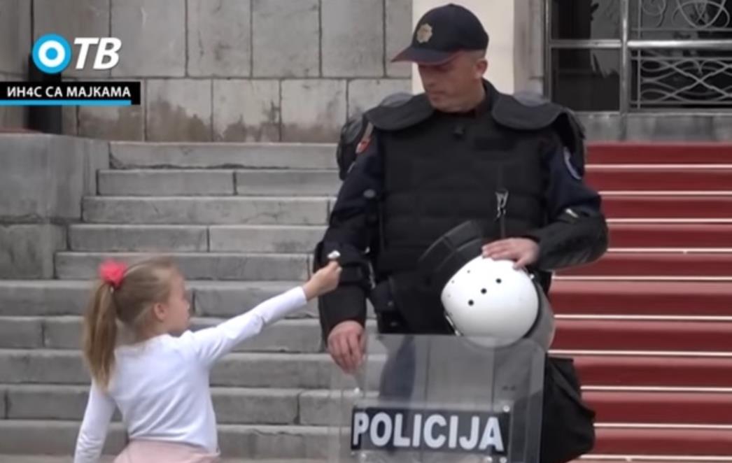 POSTAO NAJOMRAŽENIJA OSOBA U REGIJI: Evo kako je crnogorski policajac hladnog srca razočarao malenu djevojčicu