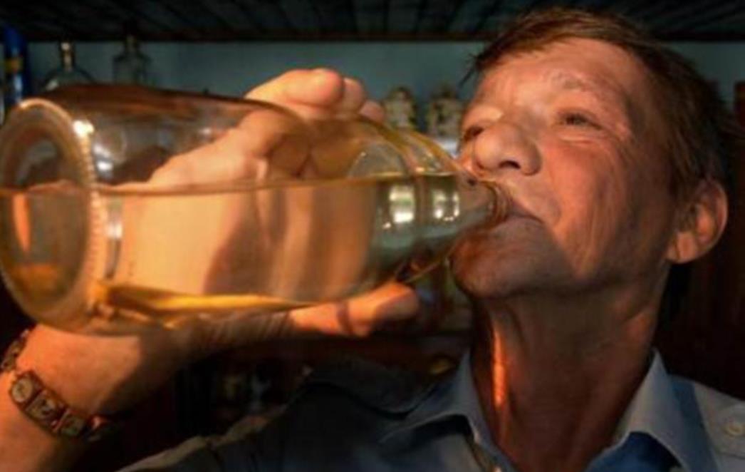 VIC DANA: Kad se muž  vrati iz kafane