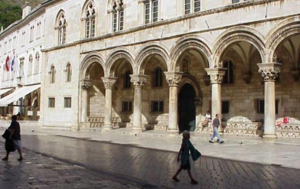 Reagiranje na tekst „Mladom arheologu odbili uzeti životopis i poslali ga kopati i saditi povrće“