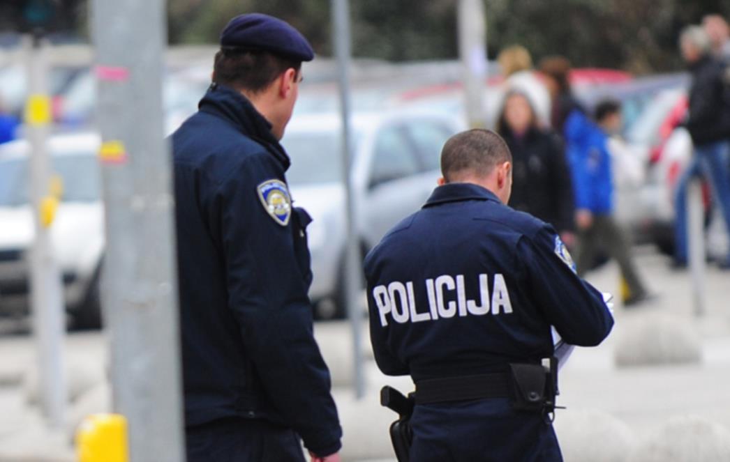 NIŠTA OD PRIMIRJA: Masovna tučnjava Torcide i Boysa