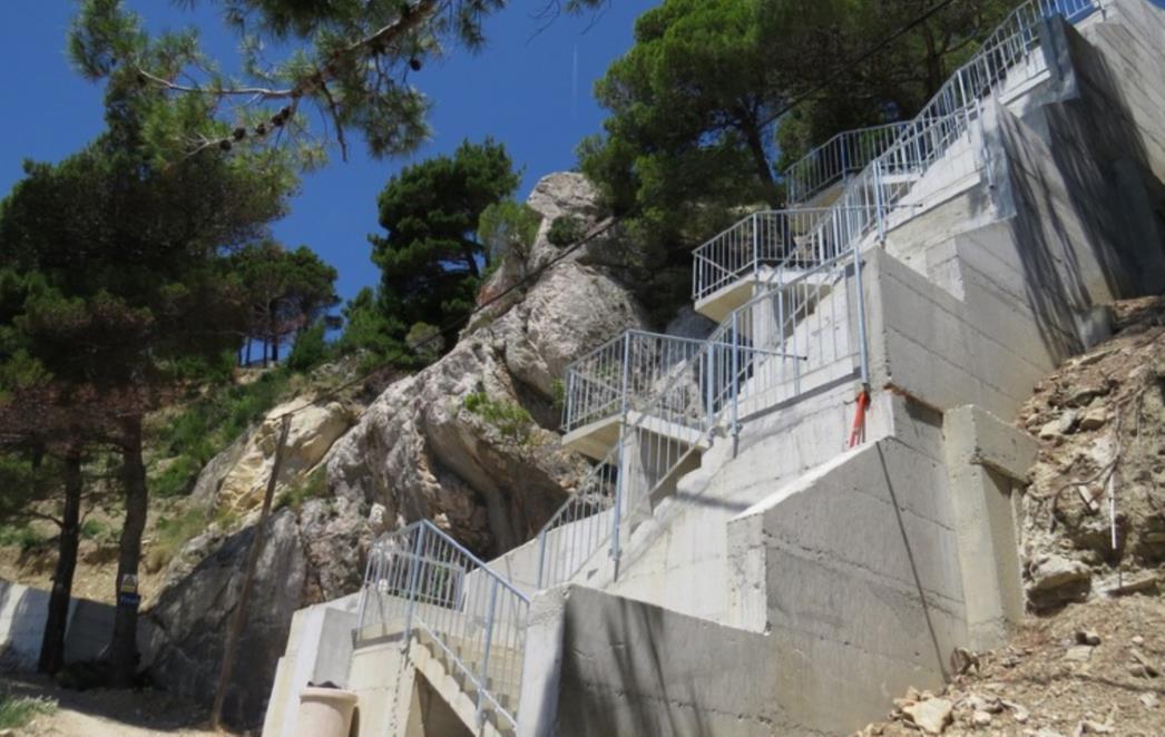 NEVJEROJATNA DEVASTACIJA: Sagradio stotine stepenica da se što prije okupa
