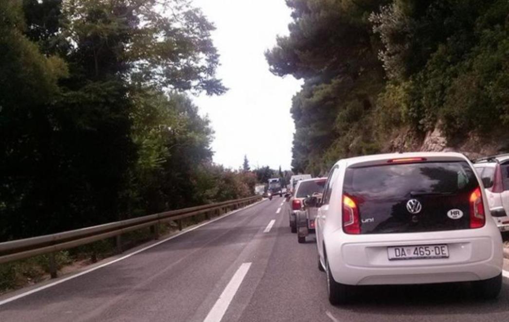 STAO AUTOBUS, KOLONA IZNAD DUBROVNIKA: Svaki tjedan ista priča  