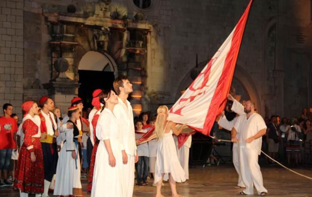 HTZ PRISILILA DUBROVAČKE LJETNE IGRE NA 'REZANJE' - Otkazano gostovanje Splitskog ljeta!