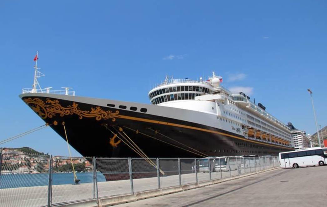 VESELJE ZA MALIŠANE: 'Disney Magic' uplovio u Dubrovnik (FOTO)