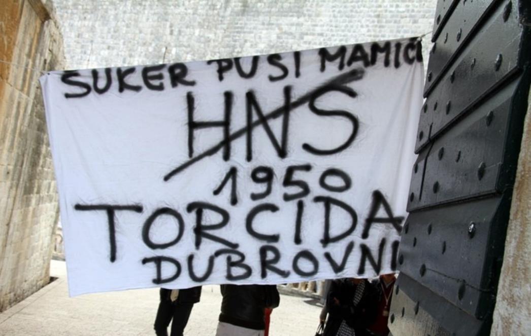JASNA PORUKA IZ DUBROVNIKA: Navijači rekli svoje (FOTO)