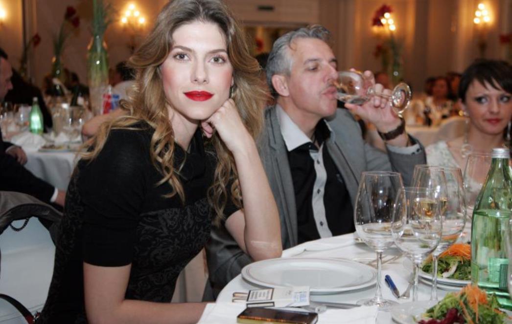 Jelena Perčin i službeno slobodna