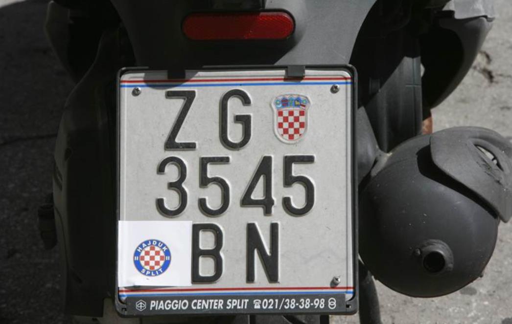 SPLIT Na zagrebačka vozila stavljaju se obilježja HNK Hajduka (FOTO)