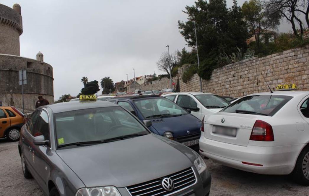 TAXI-BEZOBRAZLUK: 'Najlakše je kukat jer ne možeš izać'