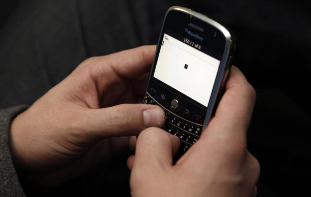 HRVATSKI PARADOKS: Starac ostao bez mizerne mirovine zbog duga za mobitel kojeg nema