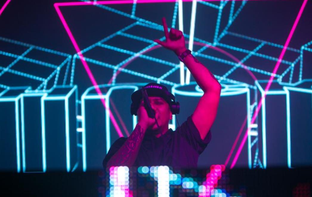 CHUCKIE U REVELINU:  Evo zašto je ovaj DJ tražena roba (FOTOGALERIJA)