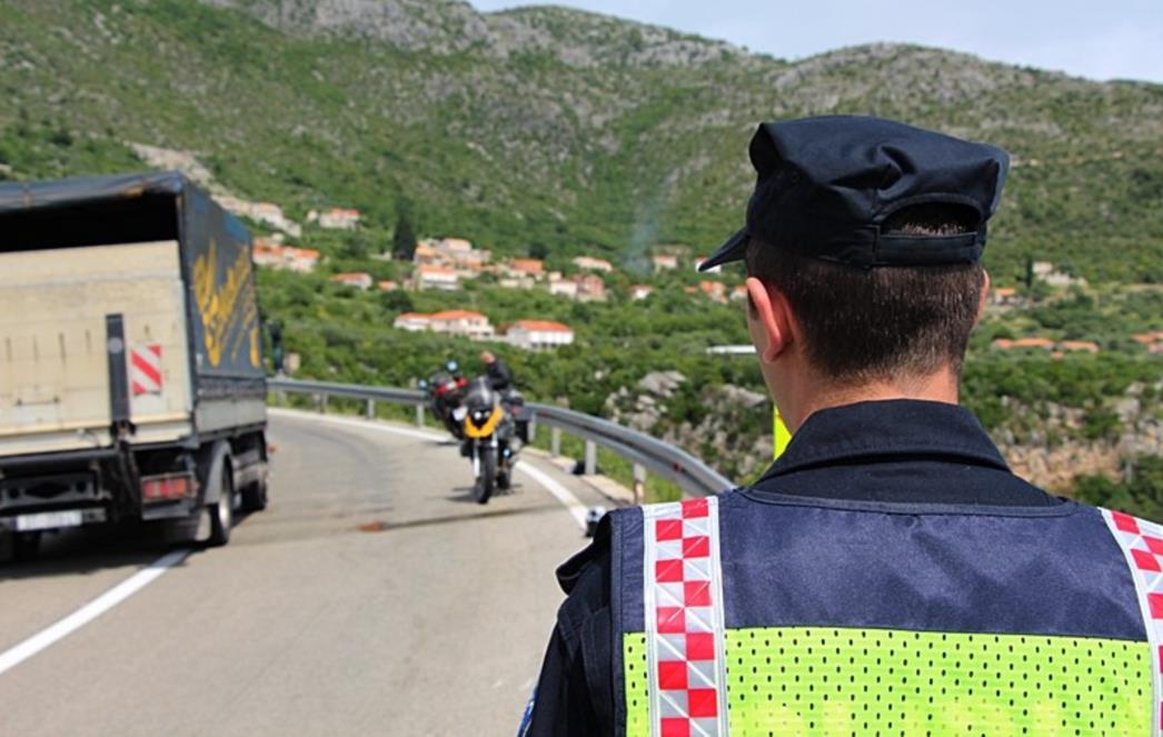 DETALJI JUČERAŠNJE TEŠKE NESREĆE  Motociklist kod Prijevora smrtno stradao na mjestu događaja