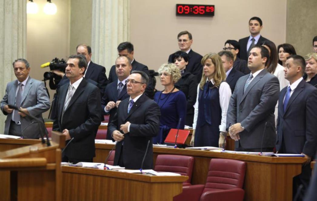TORTURA POČINJE:  Nakon 40 dana odmora zastupnici se vraćaju na posao