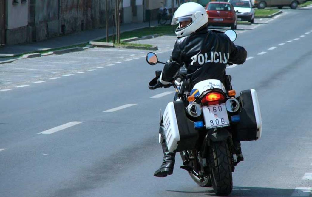 KAD TE 'PLAVCI' ZAPAZE: Uspio sam nazvati policiju i samo reći ' spasite me, tuku me policajci'