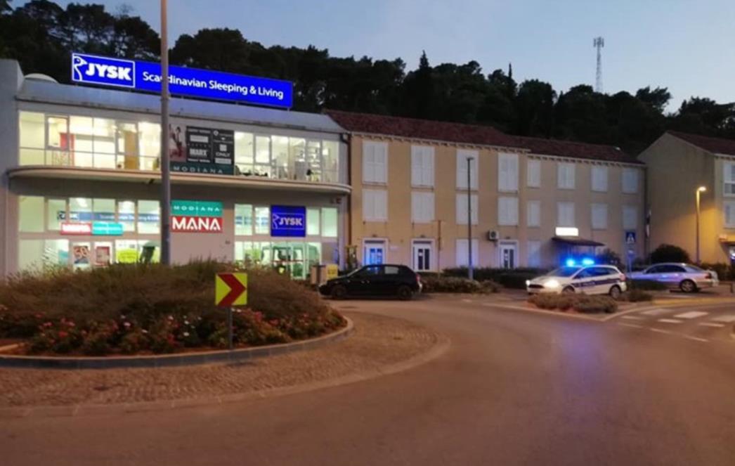 Dječak iz Župe dubrovačke pao sa zgrade vrtića, ozljede su opasne