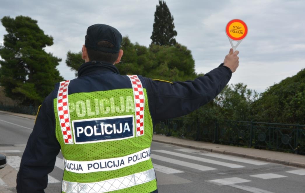 MORA PLATITI ČAK VIŠE OD 21 TISUĆU KUNA KAZNE! Izazvao prometnu nesreću: Upravljao neregistriranim motociklom prije stjecanja prava na samostalno upravljanje