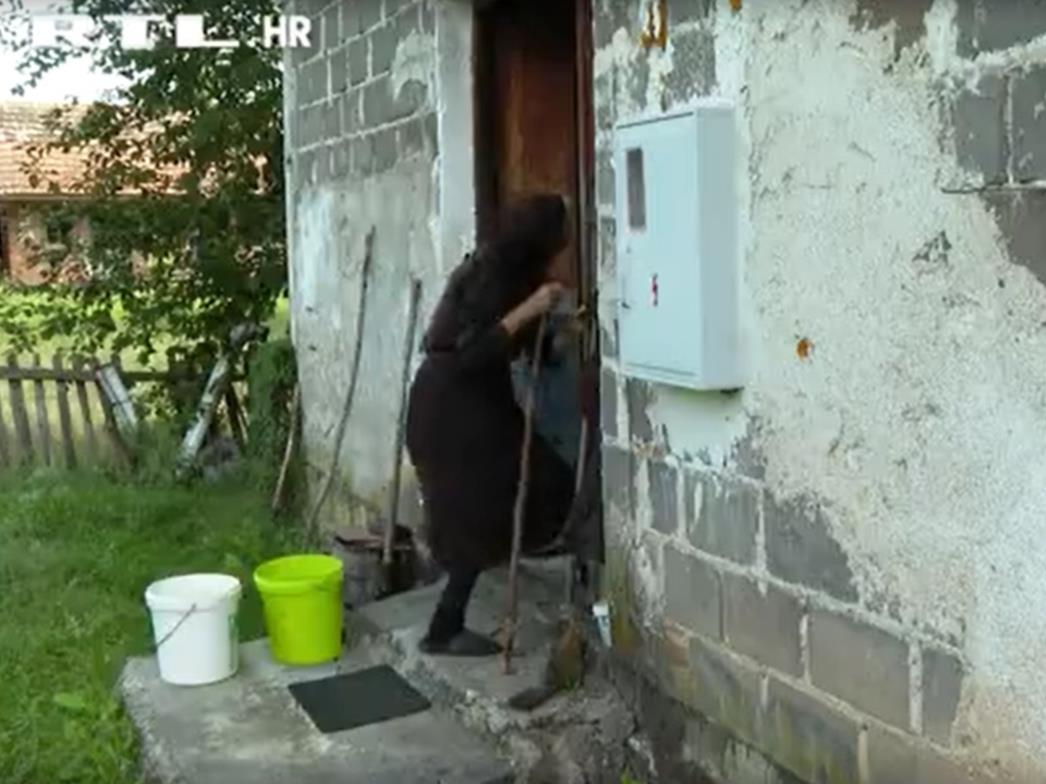 STARICA IZ GLINE ŽIVI U NEHUMANIM UVJETIMA 'Jedem kruh s pekmezom i sjedim u mraku'