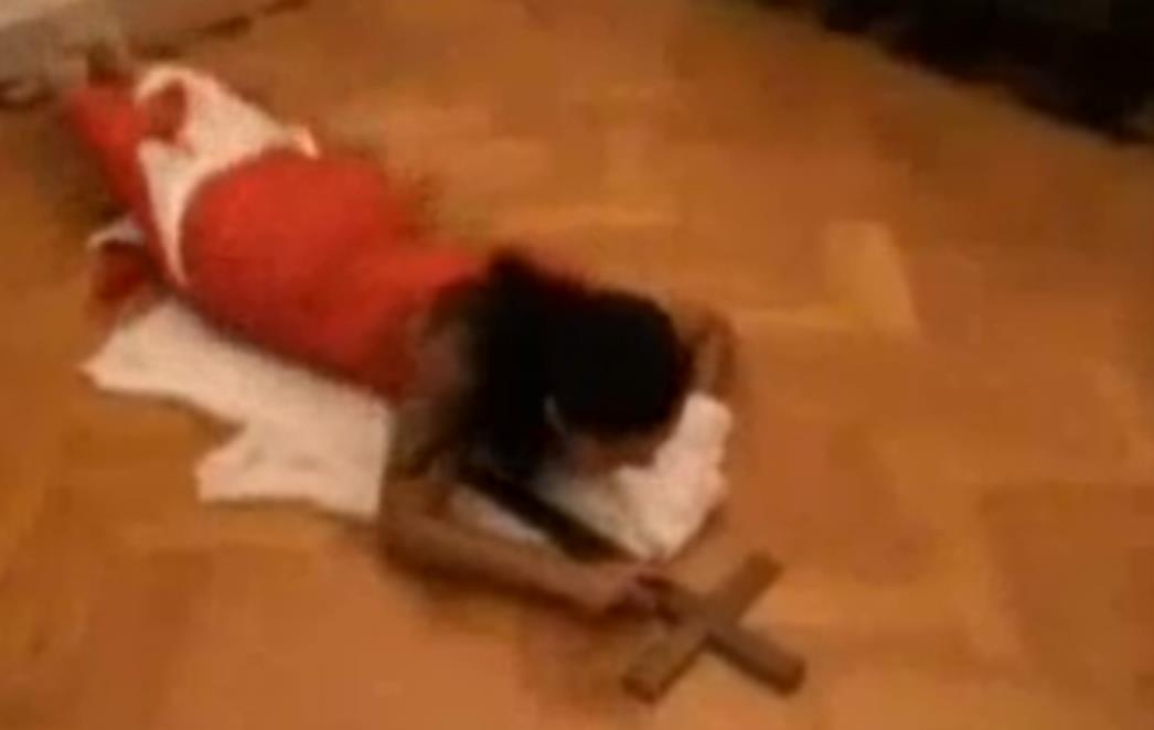 VIDEO Papa zatvorio samostan zbog plesa oko oltara