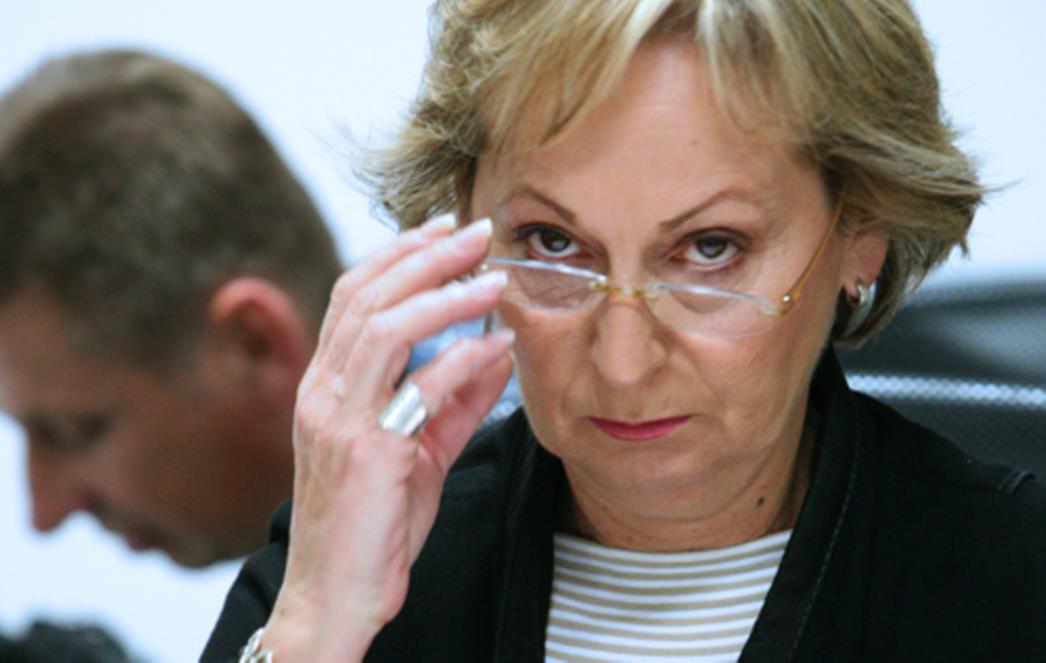 Gasi se Hloverkina funkcija, urednici postaju v.d.