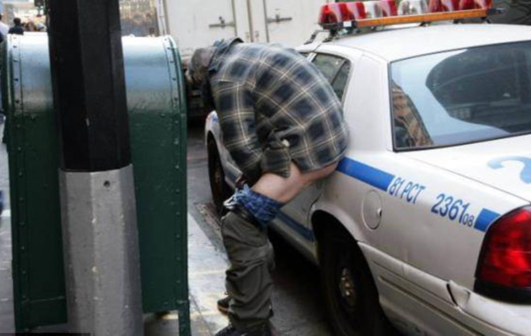 Šokantni prizori na Wall Streetu: Prosvjednici vrše nuždu po policijskim automobilima (FOTO)