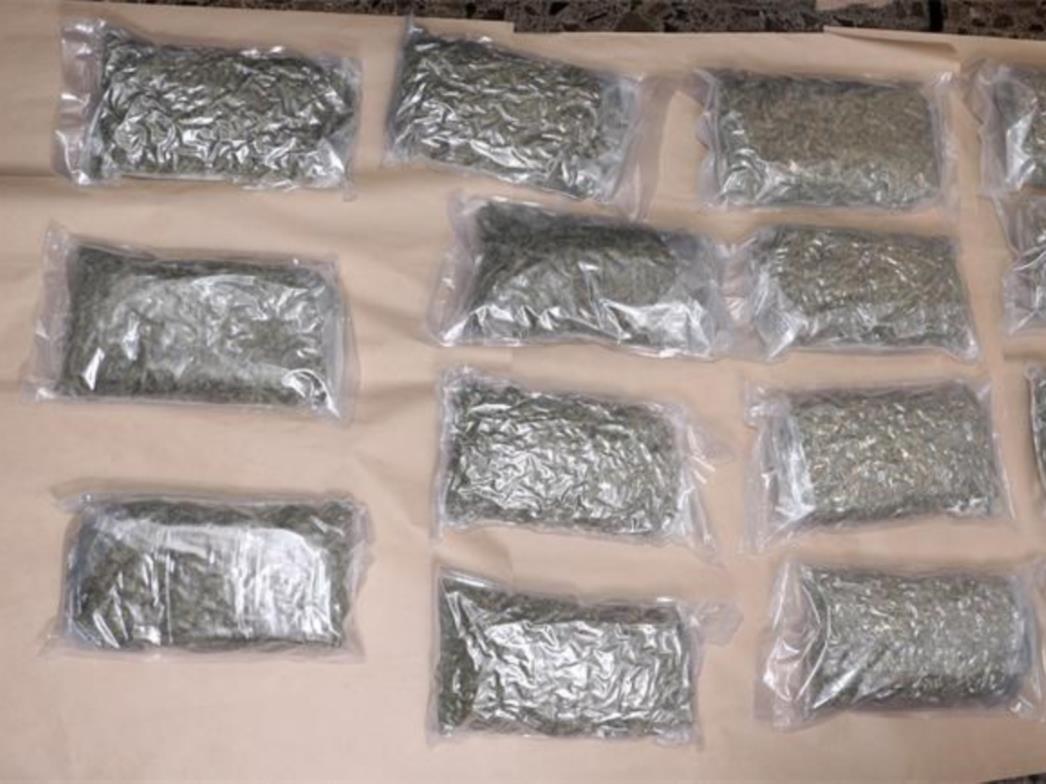 Trojac uhićen prilikom primopredaje 15 kg marihuane