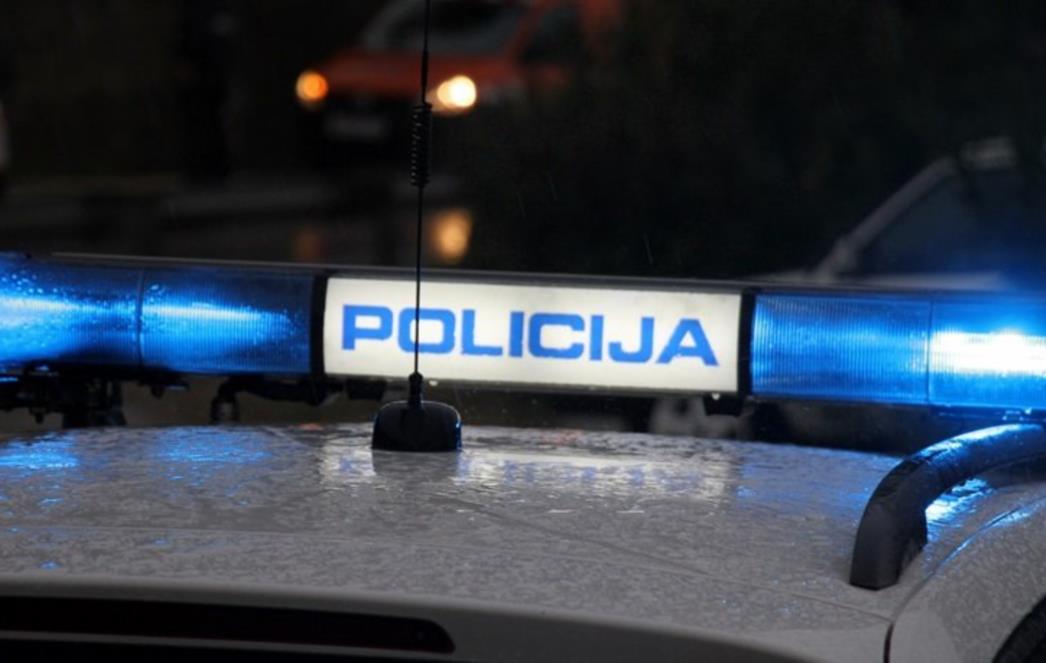 UZ PRIJETNJU SMRĆU 59-GODIŠNJAK NAPAO NOŽEM 32-GODIŠNJAKA Uhićen i kazneno prijavljen zbog napada u Novoj Mokošici