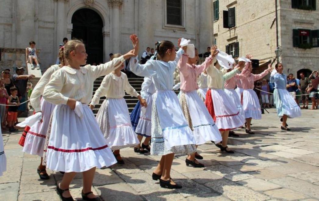 TURISTI ODUŠEVLJANI:  Na 'zvizdanu' zaplesali Mađari (FOTOGALERIJA)