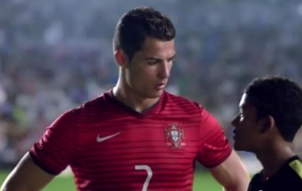 Cristiano Ronaldo šepajući napustio trening
