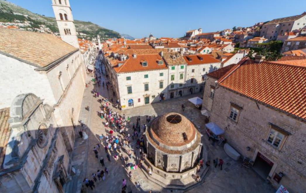PRIDRUŽITE SE: Žene u štiklama, muškarci u perajama za Pava Hađiju!