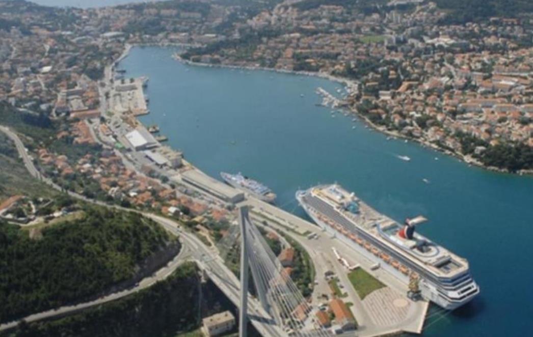 Provalio u ugostiteljski objekt u Dubrovniku i ukrao novac i alkohol
